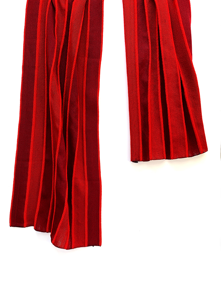 Wide scarf of soft merino wool in warm red color - Ulrike Isensee